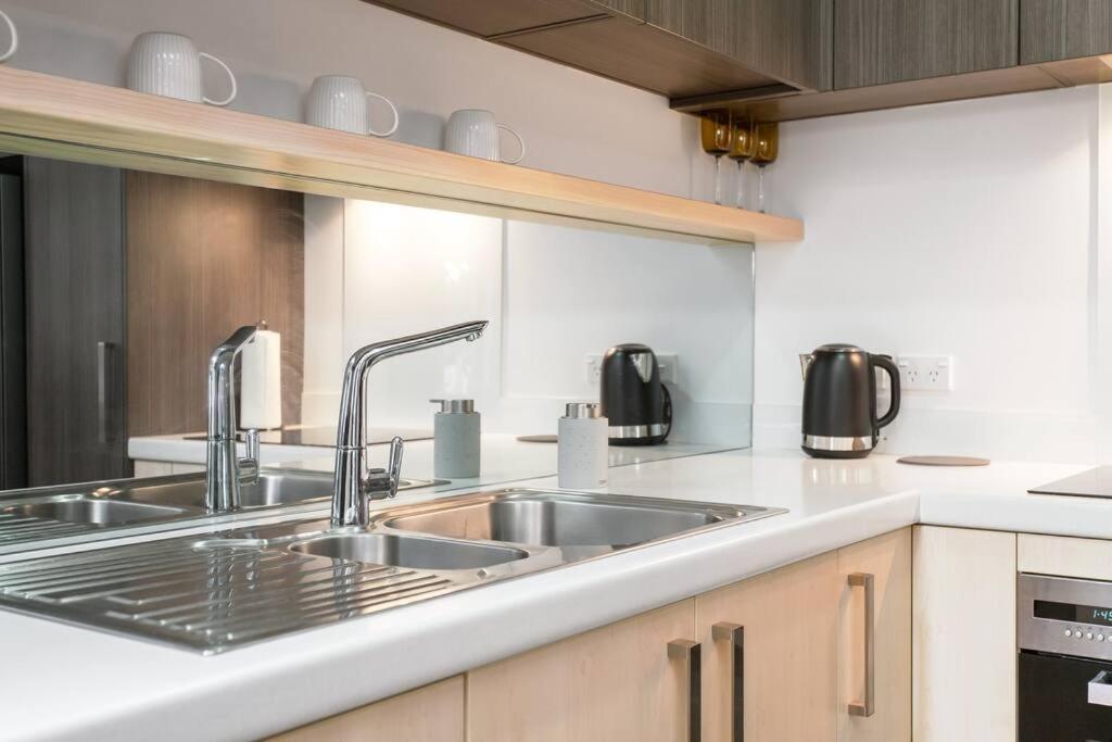 Convenient Urban Townhouse 2 Carparks Available Christchurch Exterior foto