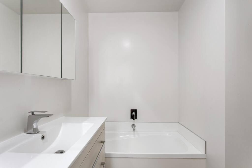 Convenient Urban Townhouse 2 Carparks Available Christchurch Exterior foto
